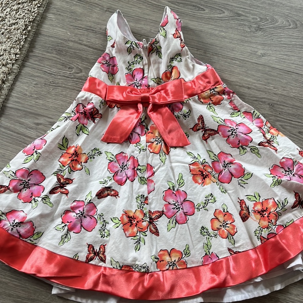Spring dress - Picture 3 of 3